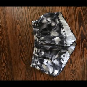 Lululemon shorts size 6